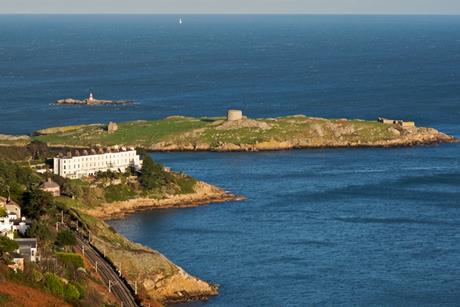 Dalkey_Island_and_Sorrento_Terrace_viewed_from_Dalkey_Hill